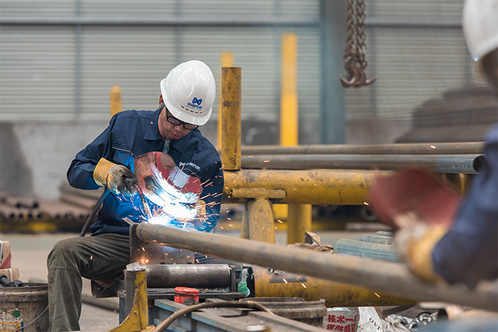 新泰网架焊接车间