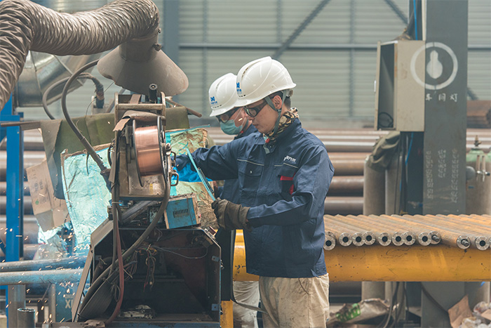 新泰网架自动化焊接