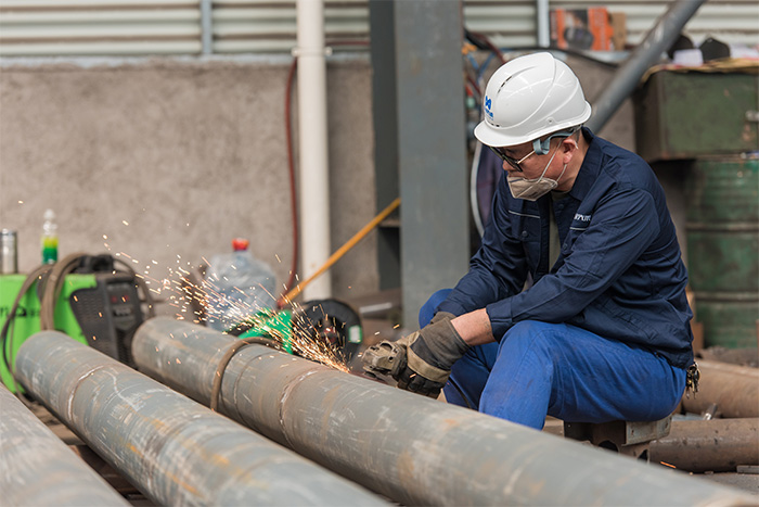 新泰网架焊接车间